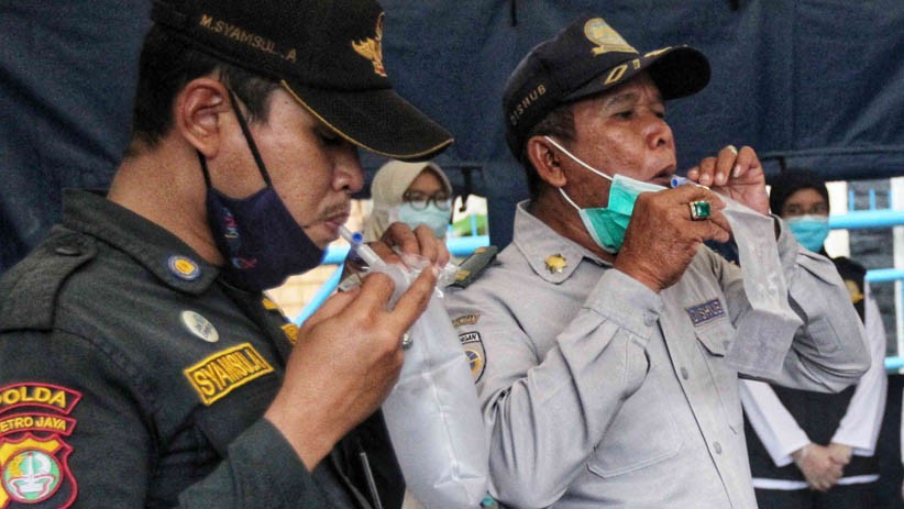 Menhub Jajal Alat Pendeteksi Covid GeNose di Terminal Kampung Rambutan - Bagian 3