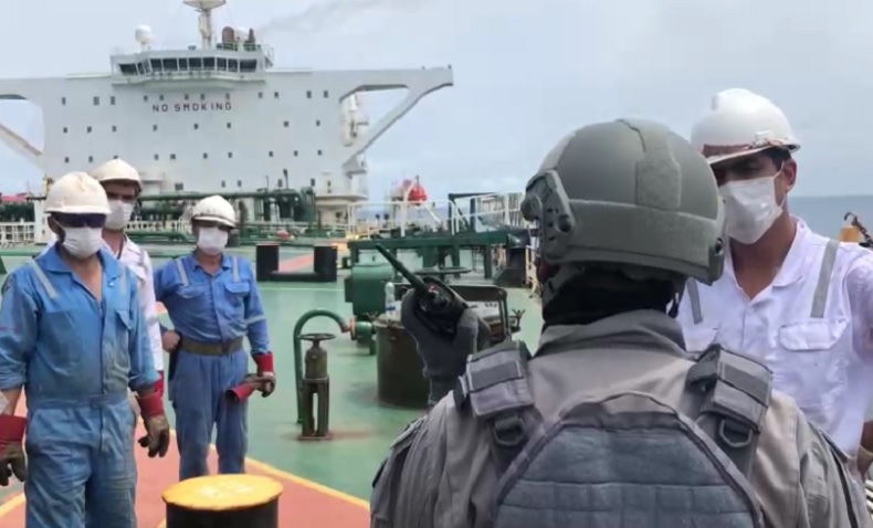 title Diamankan Bakamla, 2 Kapal Tanker Asing Diduga Transfer BBM Ilegal di Perairan Pontianak Diamankan Bakamla, 2 Kapal Tanker Asing Diduga Transfer BBM Ilegal di Perairan Pontianak