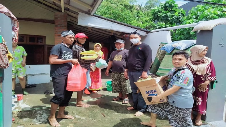 title Ratusan Nasi Uduk, Siomay dan Bakso Bandung dari Paguyuban Siliwangi Dibagikan untuk Korban Terdampak Banjir Manado Ratusan Nasi Uduk, Siomay dan Bakso Bandung dari Paguyuban Siliwangi Dibagikan untuk Korban Terdampak Banjir Manado