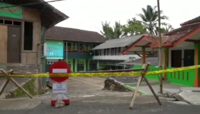 Merebak Kasus Covid-19 di Pesantren, 42 Santri di Garut Diangkut ke Rumah Sakit