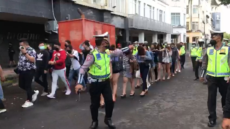 Langgar Prokes, 40 Tamu dan Karyawan Tempat Hiburan Malam Dibawa ke Polresta Manado