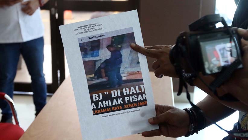 Ini Dia Perempuan Bertato Pelaku Mesum di Halte Bus Kramat Raya - Bagian 3