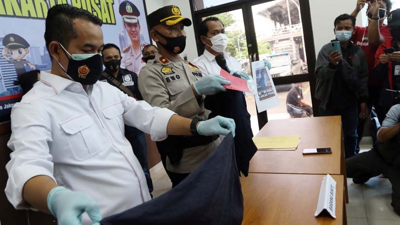 Ini Dia Perempuan Bertato Pelaku Mesum di Halte Bus Kramat Raya - Bagian 4