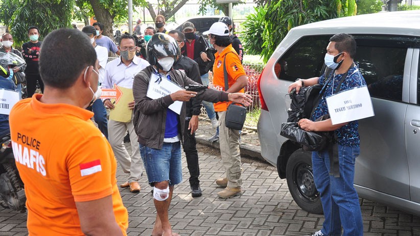 Reka Ulang Aksi Perampokan Uang Setengah Miliar di Semarang - Bagian 1