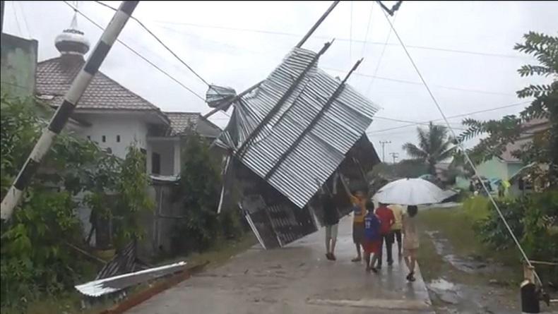Puluhan Rumah di Subulussalam Rusak Parah Dilanda Puting Beliung, Warga Mengungsi