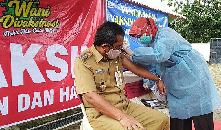 Disuntik Vaksin Perdana, Bupati Blora Djoko Nugroho: Kok Nggak Terasa