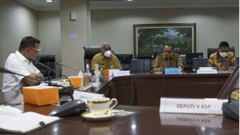 Gubernur Papua Barat Dominggus Mandacan Temui Moeldoko, Ini yang Dibahas