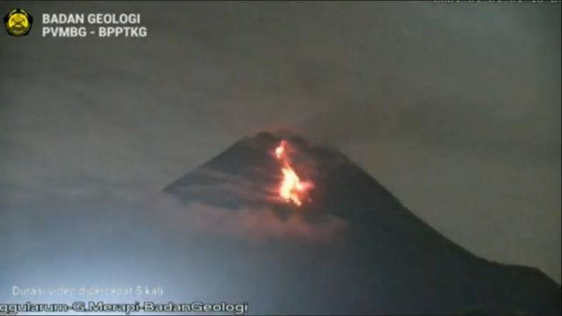 Gunung Merapi 4 Kali Semburkan Awan Panas dan 40 Kali Lava Pijar