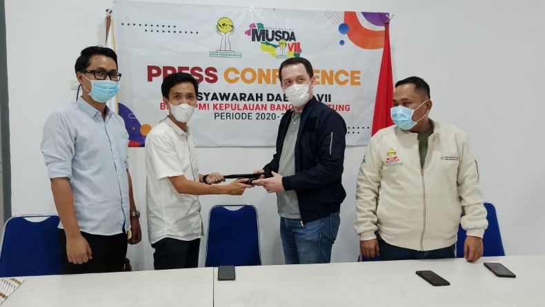 title Dua Kandidat Rebut Ketum HIPMI Babel, Peserta Musda Diminta Terapkan Prokes Dua Kandidat Rebut Ketum HIPMI Babel, Peserta Musda Diminta Terapkan Prokes