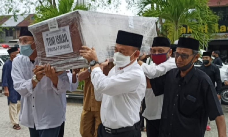 Lima Jenazah Sekeluarga Korban Sriwijaya Air Dimakamkan Satu Liang Kubur di Pontianak