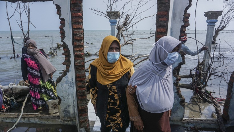 Rumah Warga Pekalongan Hancur akibat Abrasi - Bagian 2
