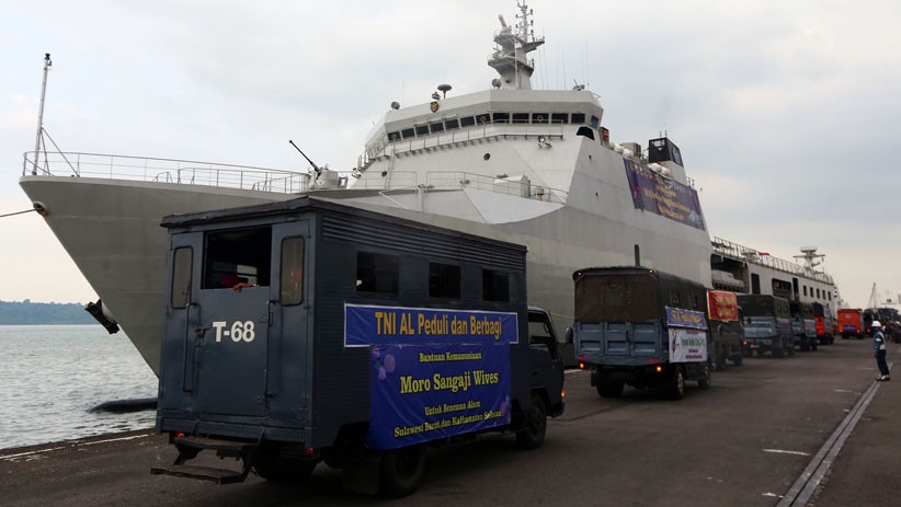 TNI AL Kerahkan KRI Banda Aceh Kirim Bantuan untuk Korban Bencana Alam - Bagian 1