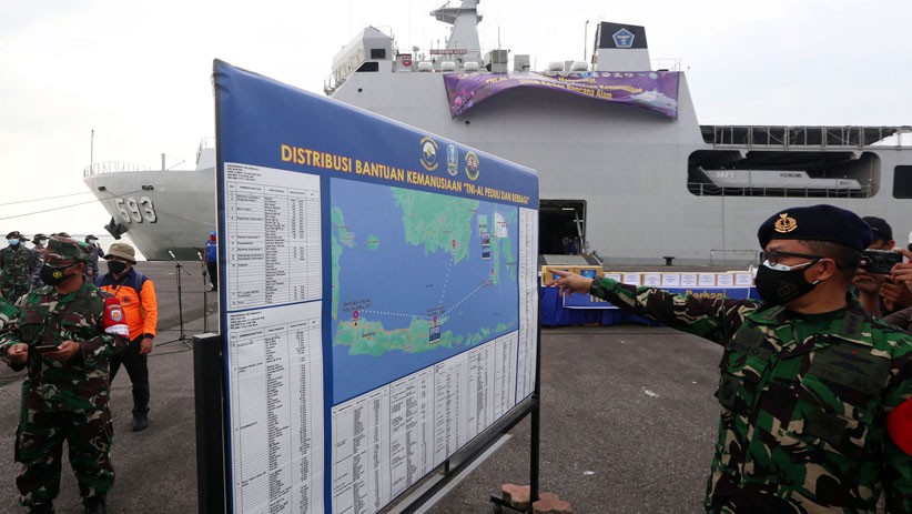 TNI AL Kerahkan KRI Banda Aceh Kirim Bantuan untuk Korban Bencana Alam - Bagian 5