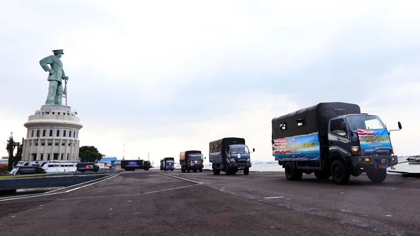 TNI AL Kerahkan KRI Banda Aceh Kirim Bantuan untuk Korban Bencana Alam - Bagian 4