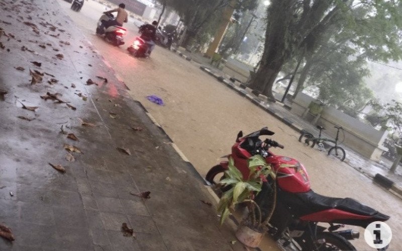 title Saluran Drainase di Barabai HST Tersumbat Sampah akibat Banjir Saluran Drainase di Barabai HST Tersumbat Sampah akibat Banjir