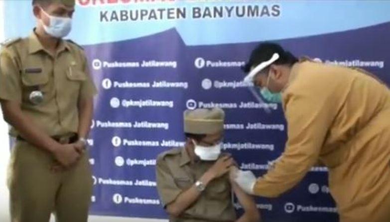 Waduh, Vaksinasi Nakes Perdana di Banyumas Diwarnai Jarum Suntik Patah 