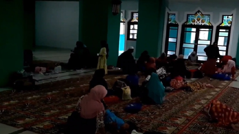 title Ratusan Warga Purba Julu Mengungsi, Khawatir Dampak Gas Beracun di Madina Ratusan Warga Purba Julu Mengungsi, Khawatir Dampak Gas Beracun di Madina