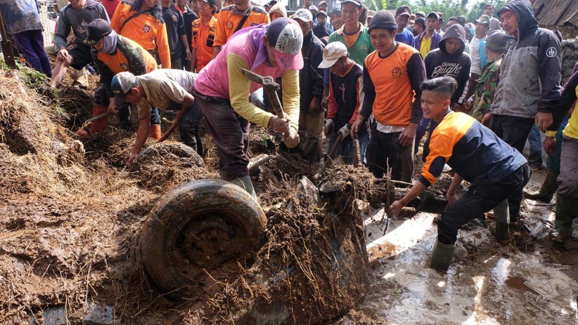 Tanah Longsor di Lereng Gunung Sumbing, 2 Rumah Hancur - Bagian 3