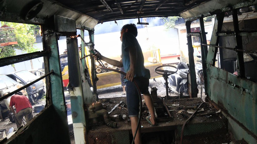 Nasib Angkutan Kopaja Tua, Dipotong-potong dan Dijual Kiloan - Bagian 2