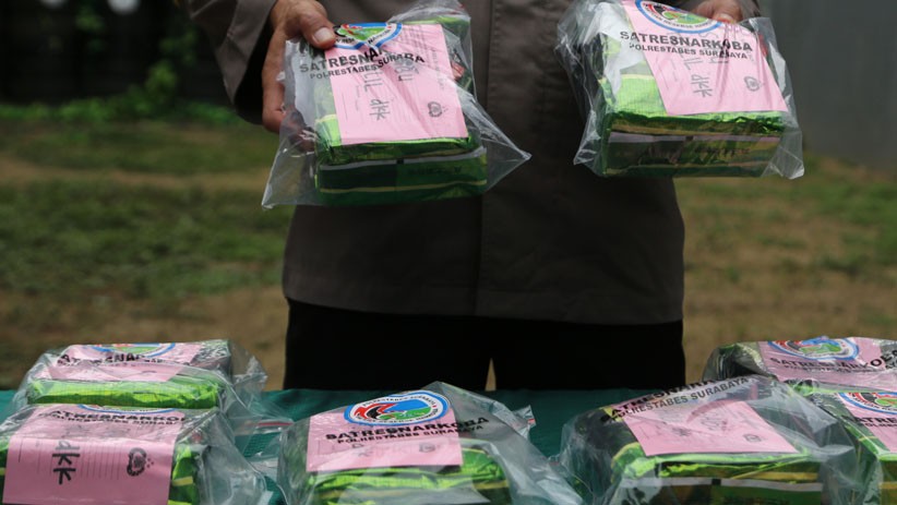 Polrestabes Surabaya Gagalkan Peredaran 8 Kg Sabu Jaringan Jawa-Sumatera - Bagian 3