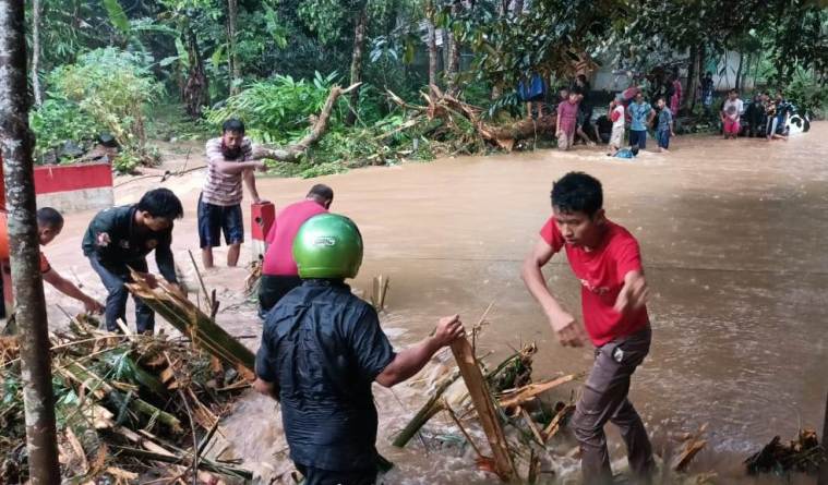 Luapan Sungai Kali Paruk Banjiri Pandansari Banyumas 