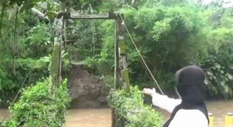 Diterjang Banjir Sungai Elo, Jembatan Penghubung Antardesa Putus 