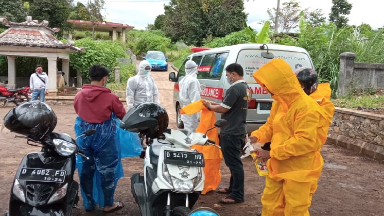 5 Keluarga di Bandung Gotong Sendiri Peti Jenazah Pasien Covid-19  di TPU Cikadut