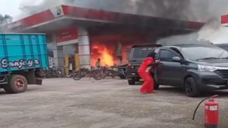 Sepeda Motor Terbakar usai Isi BBM di SPBU Toboali