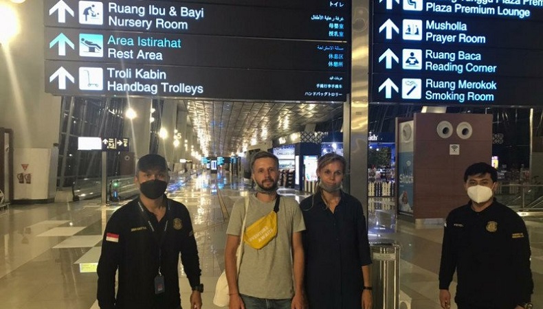 Pasutri Bule Asal Belarusia Dideportasi karena Berbisnis Online di Bali