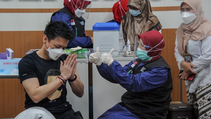 Ariel Noah Disuntik Vaksin Covid-19 Tahap Dua - Bagian 3