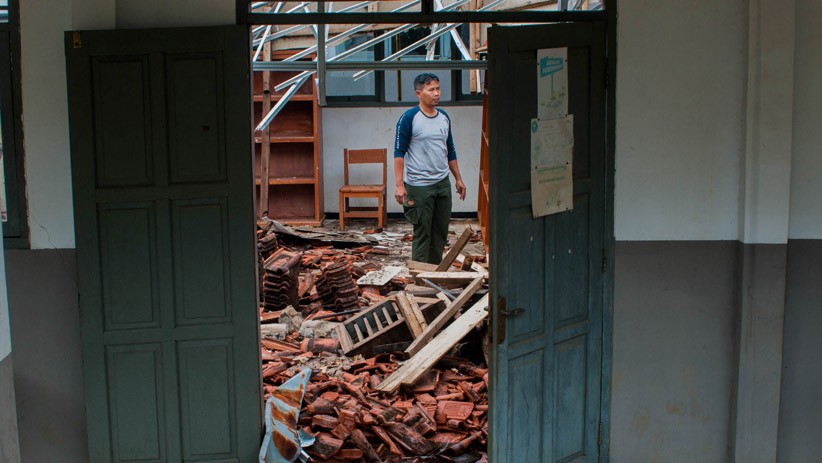 Atap Gedung SMAN 12 Pandeglang Ambruk Diterjang Angin Kencang - Bagian 2