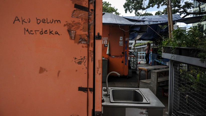 Kios Teras Cihampelas Bandung Ditinggal Pedagang karena Sepi Pembeli - Bagian 3