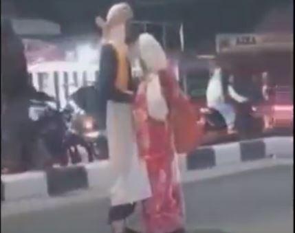 Viral Sepasang Kekasih Berpelukan di Jalan Hebohkan Warga Batubara
