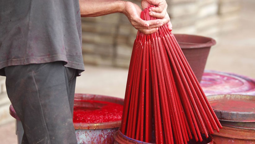 Melihat Proses Pembuatan Hio, Produksi Meningkat Jelang Imlek  - Bagian 6