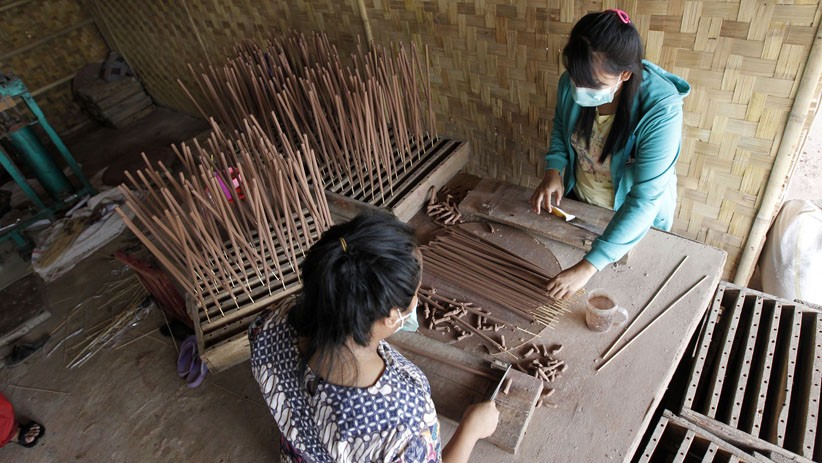Melihat Proses Pembuatan Hio, Produksi Meningkat Jelang Imlek  - Bagian 4
