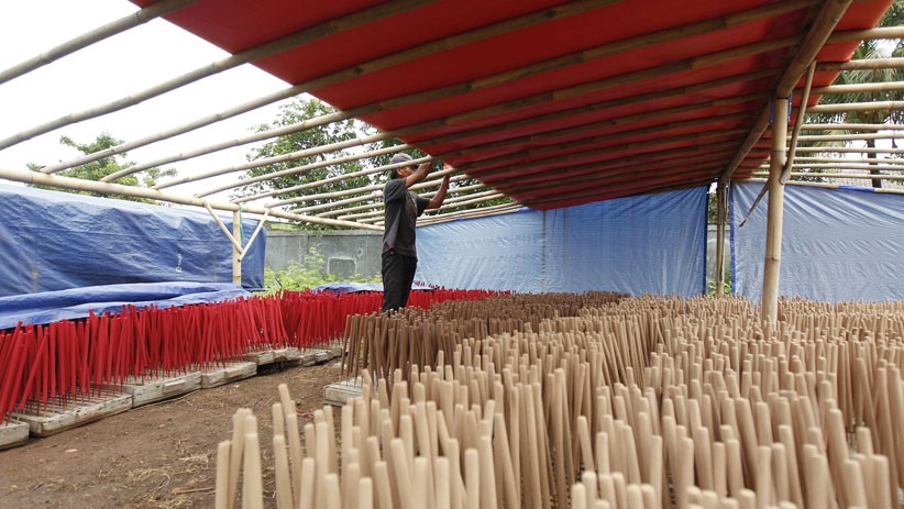 Melihat Proses Pembuatan Hio, Produksi Meningkat Jelang Imlek  - Bagian 5