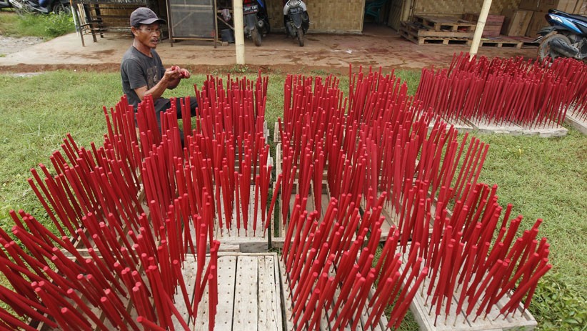 Melihat Proses Pembuatan Hio, Produksi Meningkat Jelang Imlek  - Bagian 2