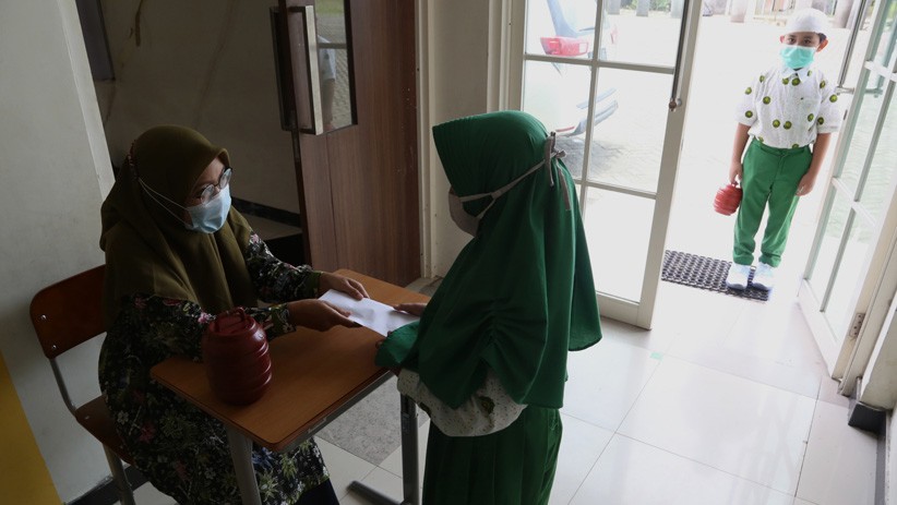 Pelajar SD Surabaya Sumbang Isi Celengan untuk Korban Bencana, Terkumpul Rp13 Juta - Bagian 1