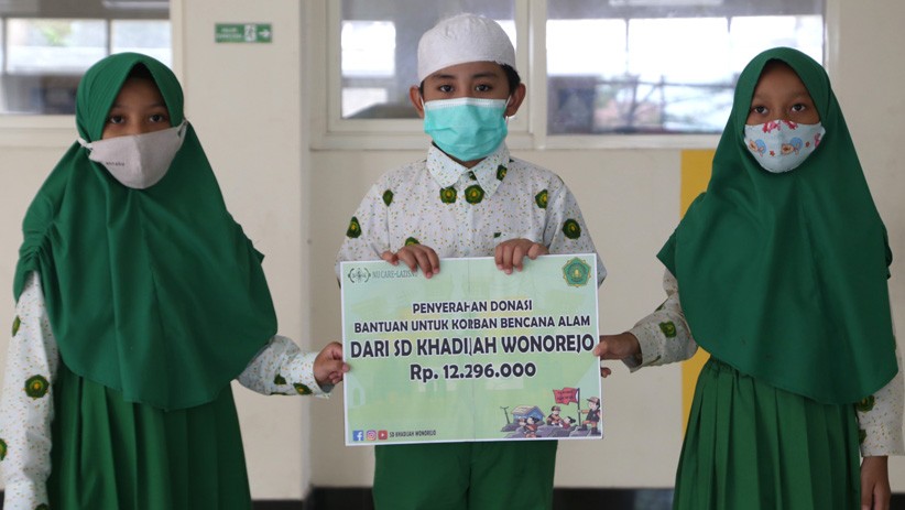 Pelajar SD Surabaya Sumbang Isi Celengan untuk Korban Bencana, Terkumpul Rp13 Juta - Bagian 4