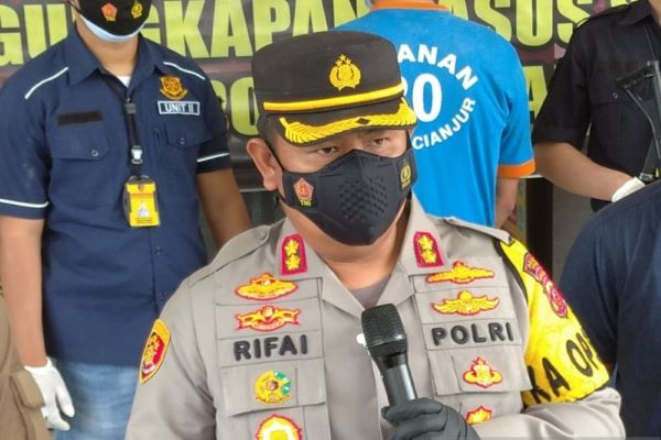 title Polres Cianjur Selidiki Kasus Pembagian Ayam Hidup Program BPNT Polres Cianjur Selidiki Kasus Pembagian Ayam Hidup Program BPNT
