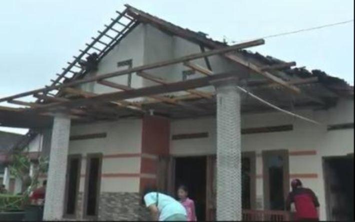 Puting Beliung Terjang Desa Padas Klaten, 6 Rumah Rusak 
