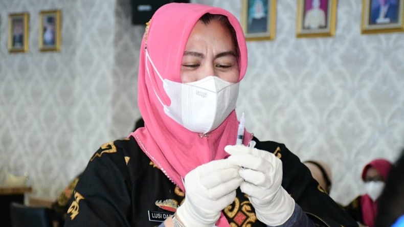 Pejabat Provinsi Lampung Disuntik Vaksin Covid Tahap Dua