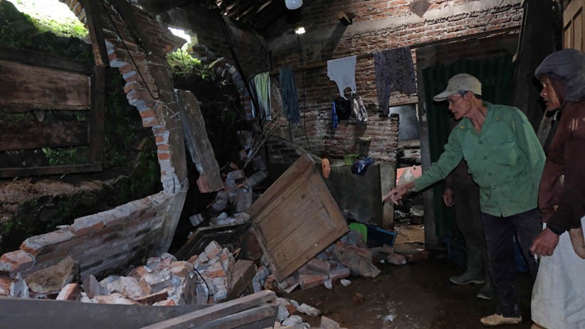 Empat Rumah Rusak akibat Tanah Longsor Temanggung - Bagian 2