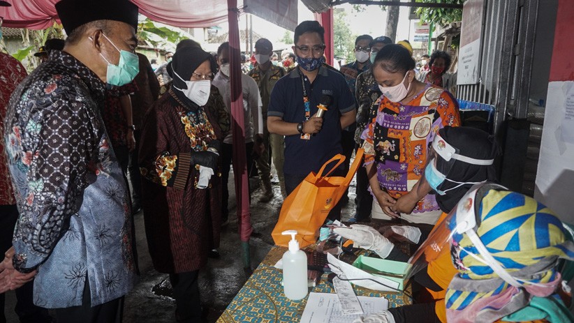 Mensos Tri Rismaharini Kunjungi Penyandang Disabilitas di Solo - Bagian 2