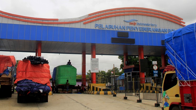 Cuaca Buruk, 35 Truk Bawa Kebutuhan Pokok Tertahan di Pelabuhan Bolok Kupang - Bagian 2