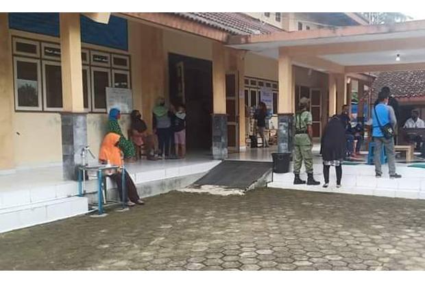 title Ada Relawan Positif Swab Antigen, Pengawasan di Pengungsian Diperketat Ada Relawan Positif Swab Antigen, Pengawasan di Pengungsian Diperketat