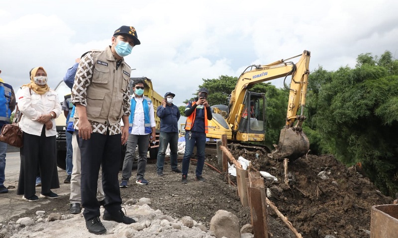 title Tinjau Perbaikan Tol Surabaya-Gempol, Emil: Mudah-Mudahan 9 Hari Selesai Tinjau Perbaikan Tol Surabaya-Gempol, Emil: Mudah-Mudahan 9 Hari Selesai