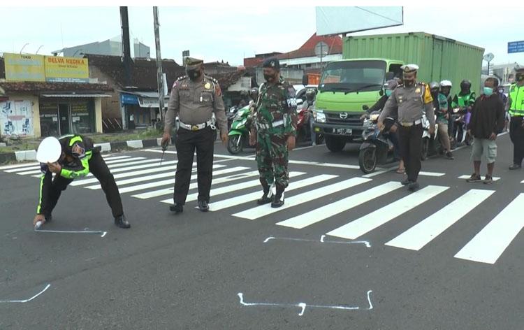 Nyetir Mobil, Pelajar 13 Tahun Tabrak 8 Motor, 1 Tewas