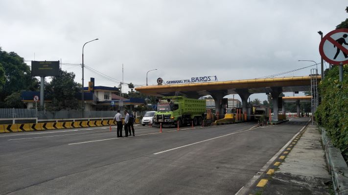 Warga Keluar Masuk Cimahi Harus Rapid Test Antigen di Pintu Tol Baros