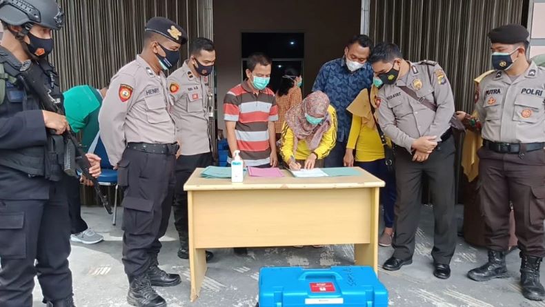 Dinkes Bangka Tengah Mulai Distribusikan Vaksin Covid-19 Sinovac ke Seluruh Puskesmas